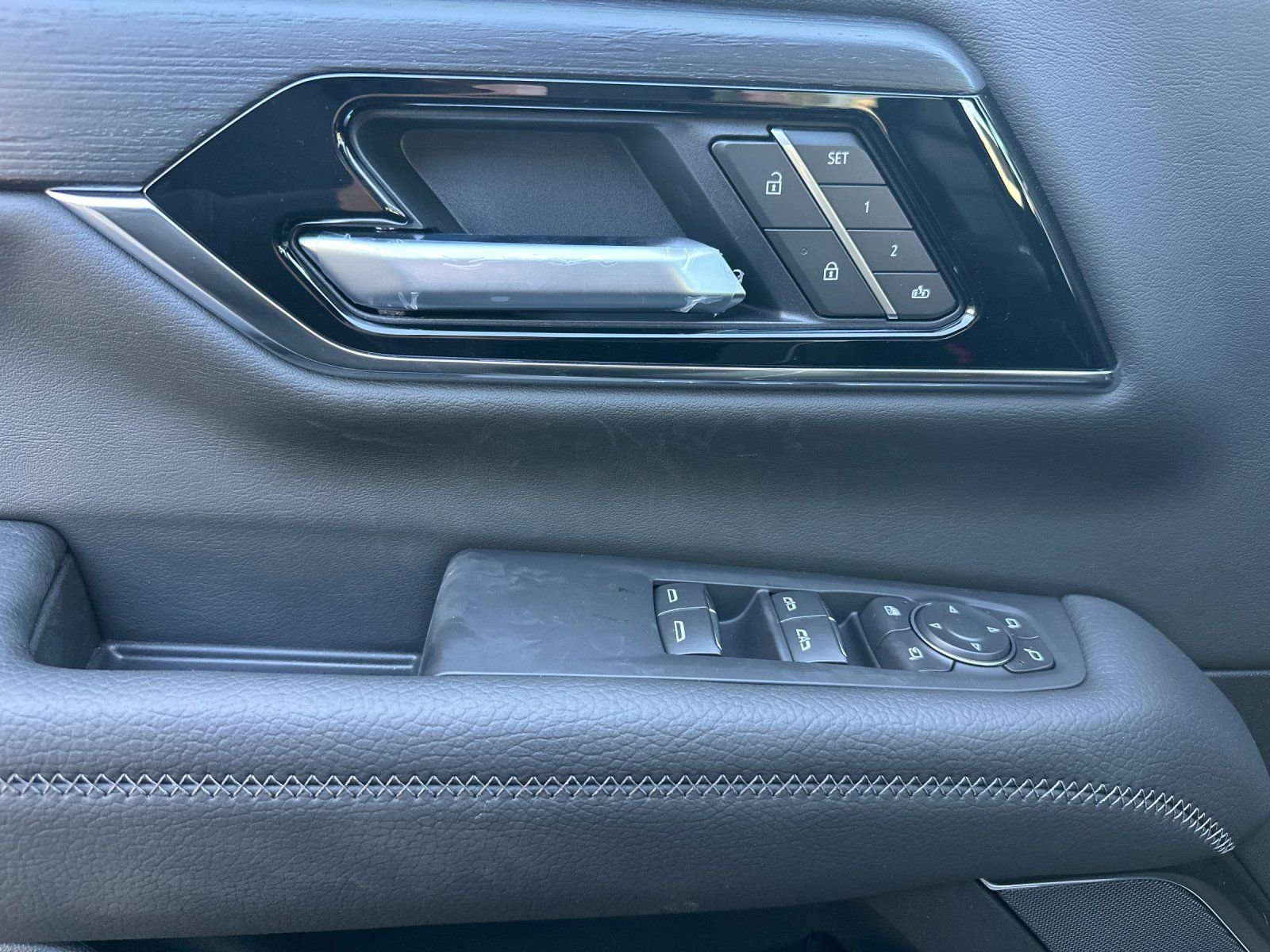 New 2026 GMC Yukon XL Denali w/ Sun & Power Step Package AWD/4WD image 11