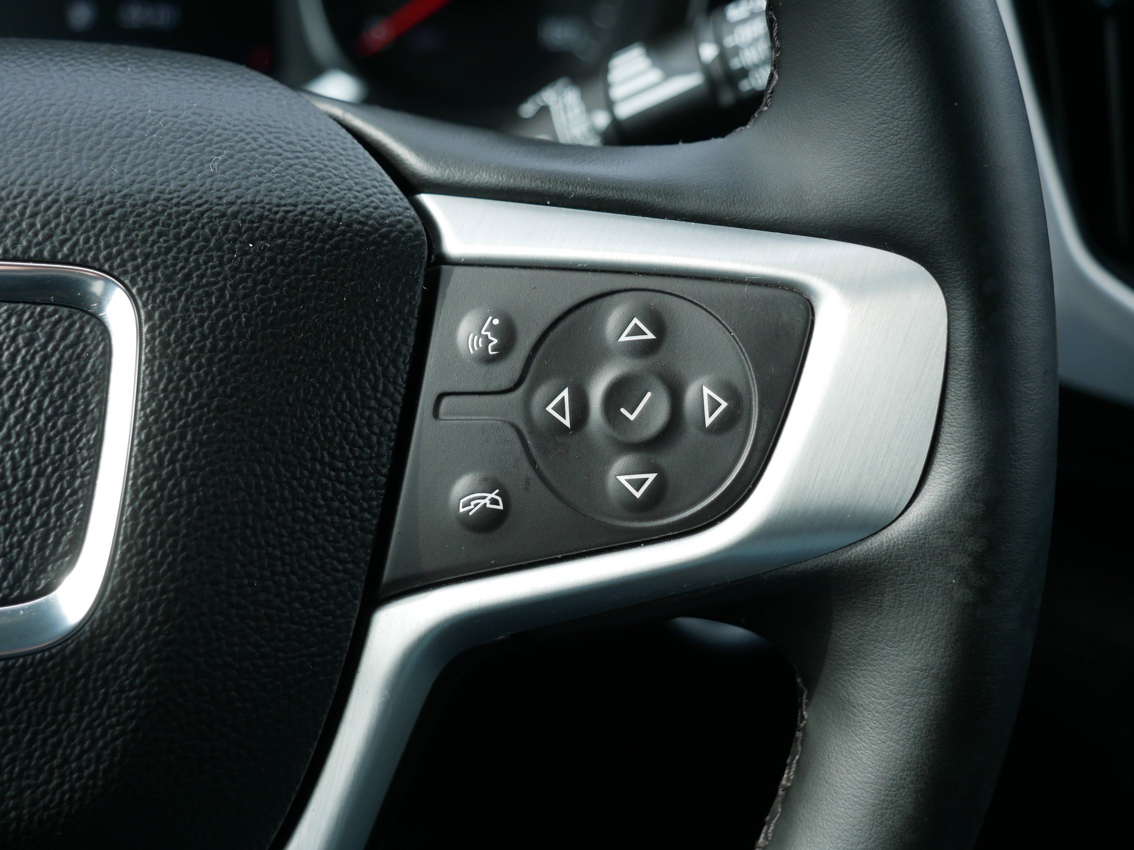 Used 2024 GMC Terrain SLT image 30