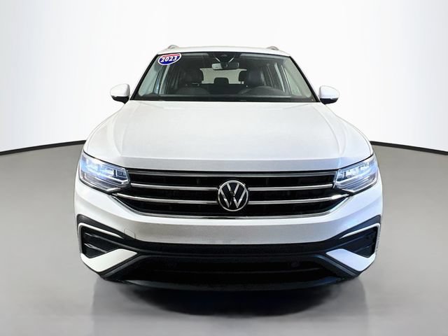 Used 2023 Volkswagen Tiguan SE FWD image 3
