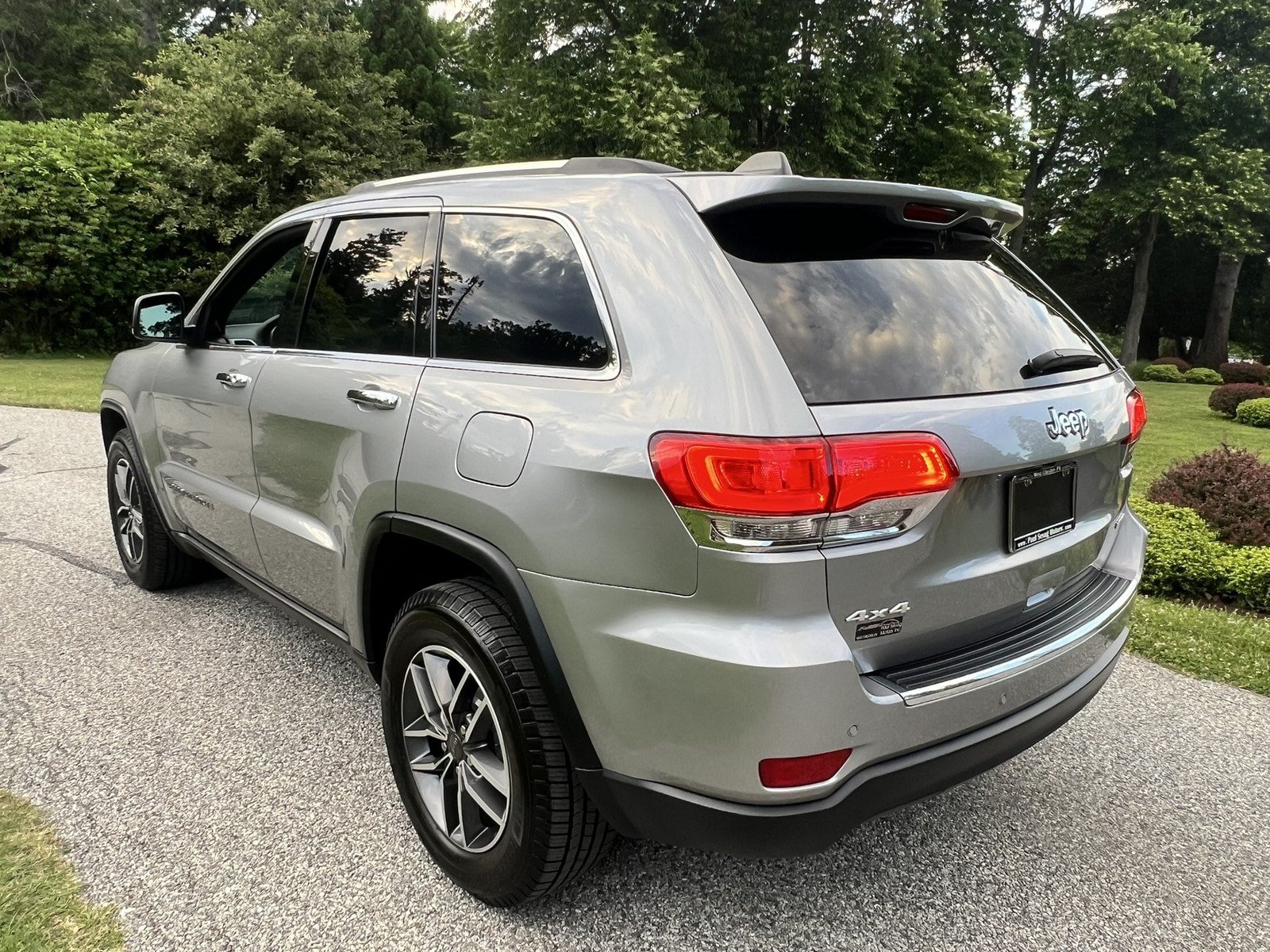 Used 2019 Jeep Grand Cherokee Limited w/ Luxury Group II AWD/4WD image 8