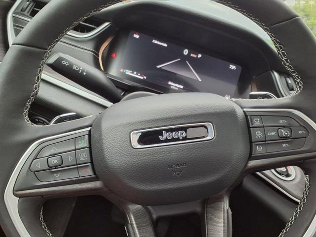 New 2025 Jeep Grand Cherokee Limited w/ Black Appearance Package image 12