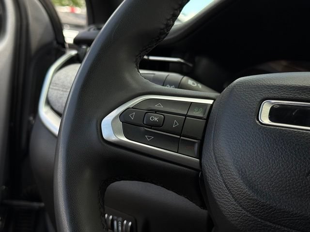 Used 2023 Jeep Compass Latitude w/ Sun and Sound Group AWD/4WD image 9