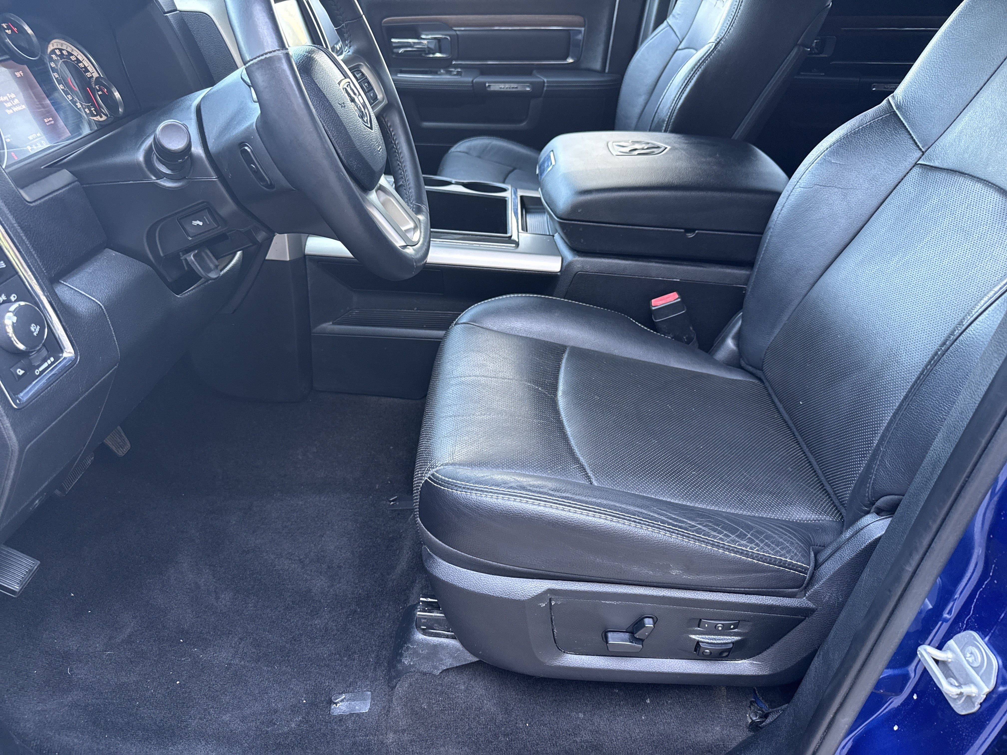 Used 2015 RAM 1500 Laramie w/ Convenience Group AWD/4WD image 9