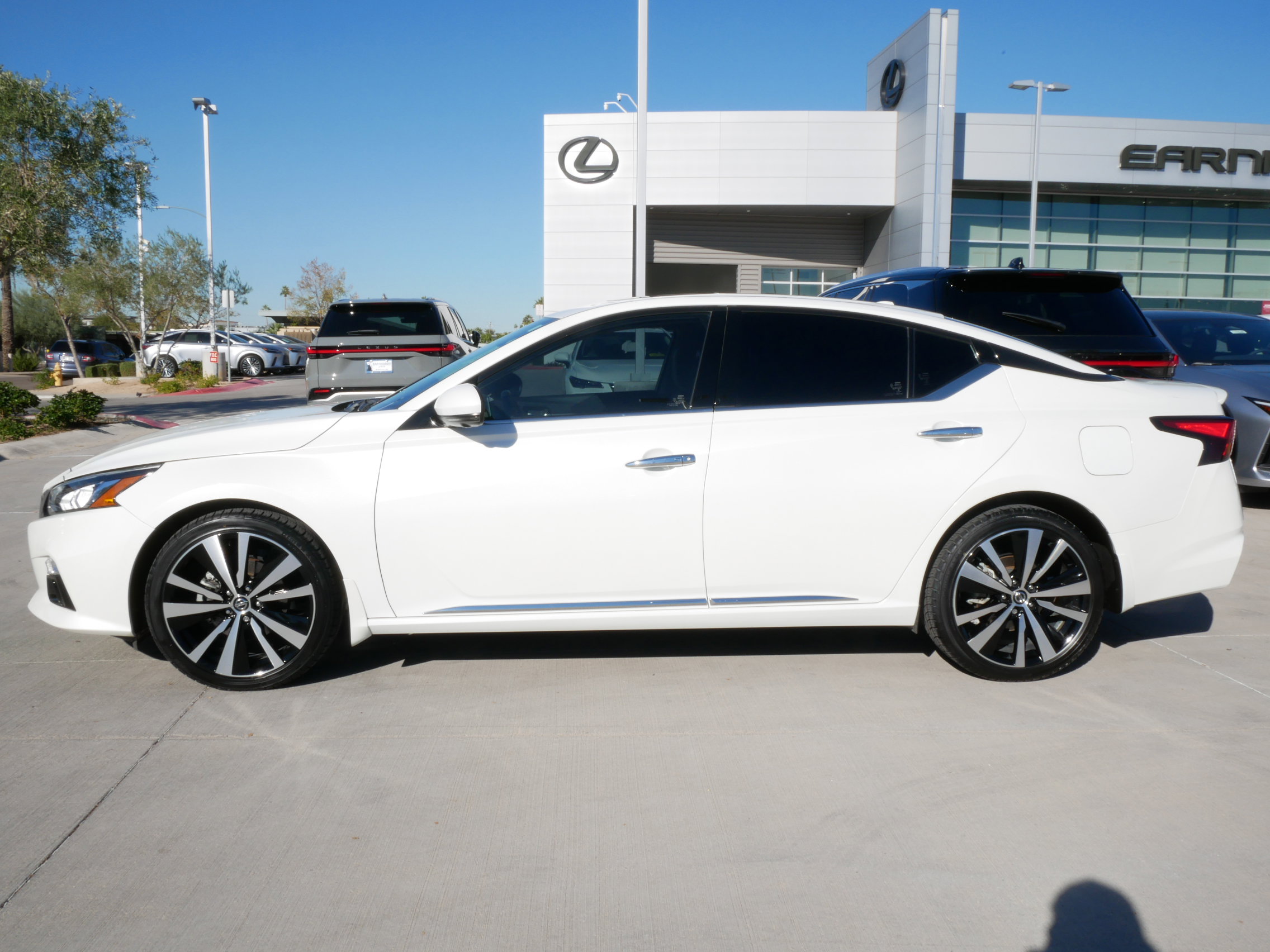 Used 2021 Nissan Altima 2.5 Platinum image 3