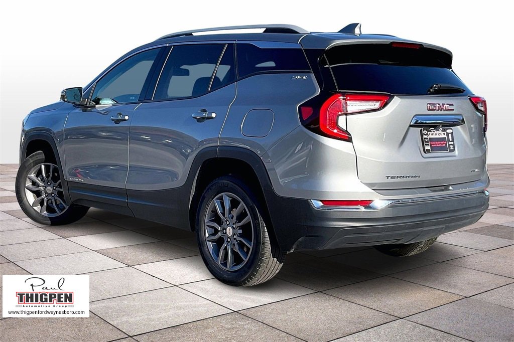 Used 2024 GMC Terrain SLT image 2
