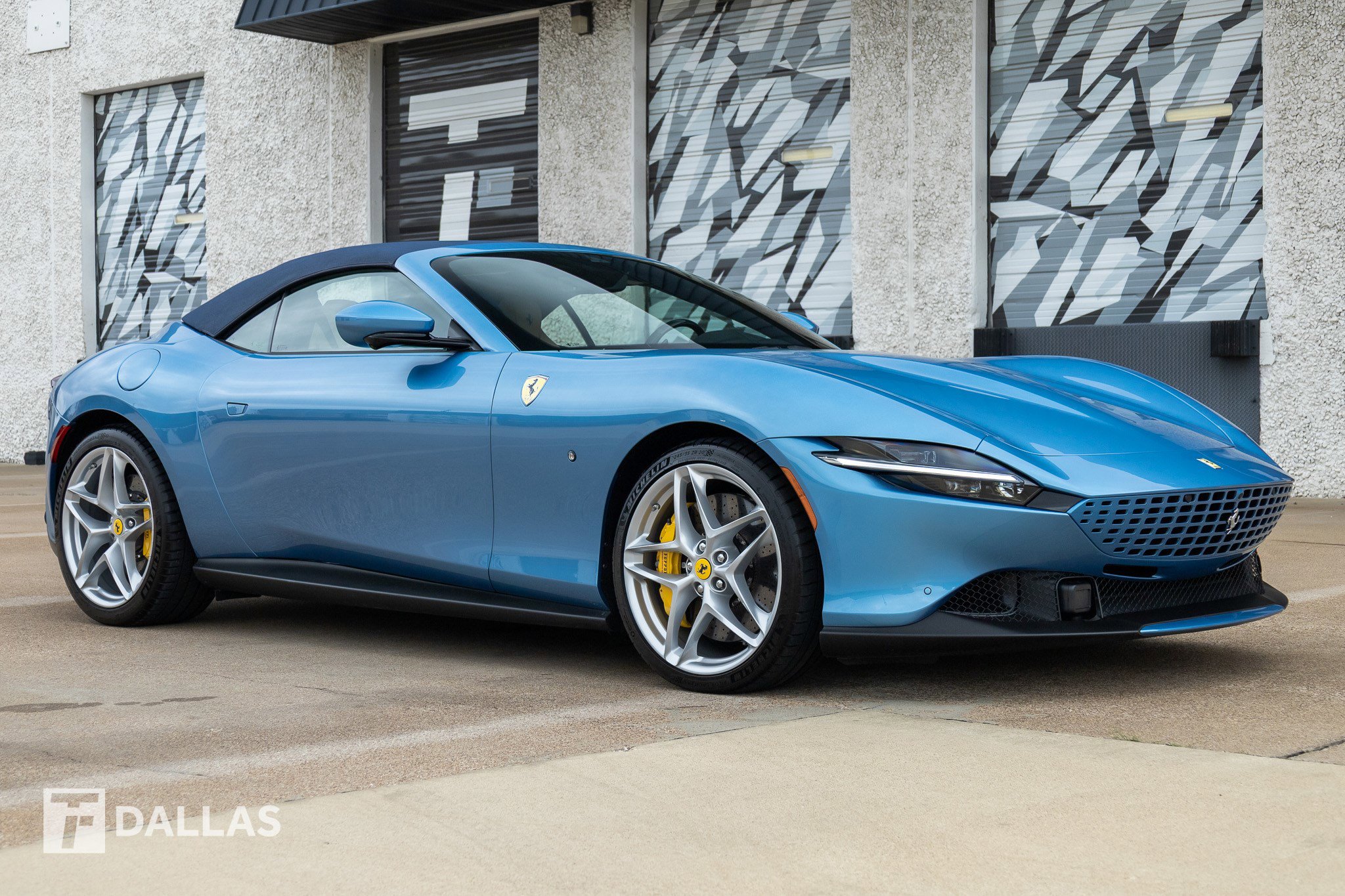 Used 2024 Ferrari Roma Spider RWD image 18