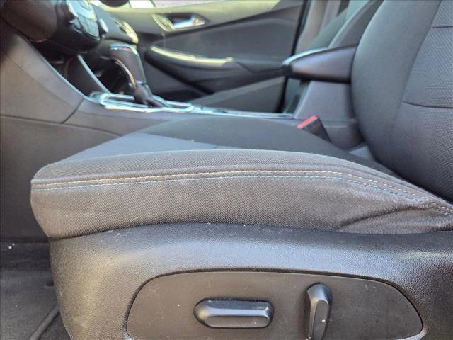 Used 2018 Chevrolet Cruze LT w/ Convenience Package image 11