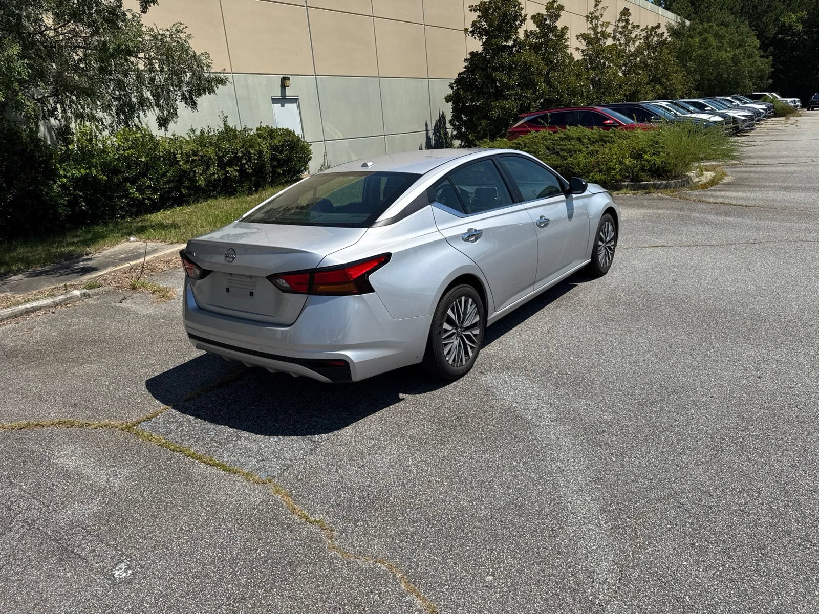 Used 2025 Nissan Altima 2.5 SV FWD image 4