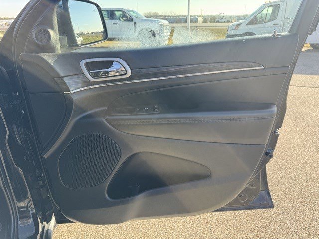 Used 2022 Jeep Grand Cherokee Limited w/ Trailer Tow Group IV image 36