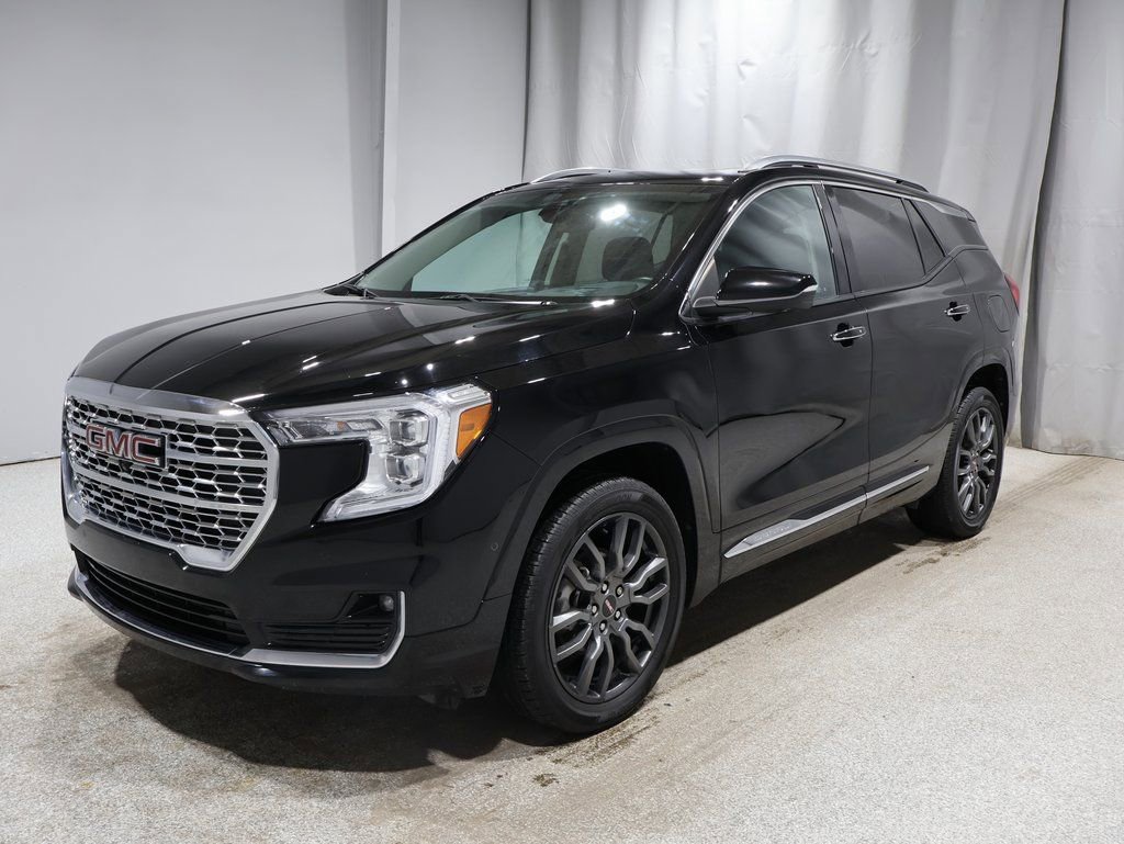 Used 2022 GMC Terrain Denali w/ Black Diamond Edition image 5
