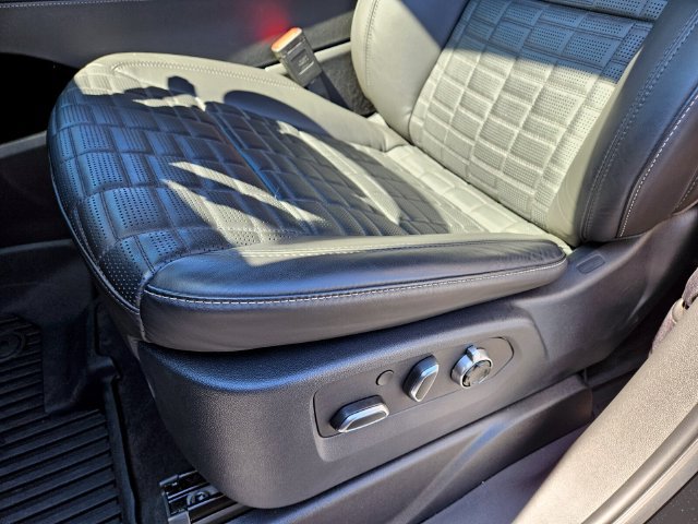 Used 2025 Cadillac Escalade V AWD/4WD image 8