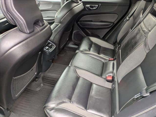 Used 2022 Volvo XC60 B5 R-Design image 17