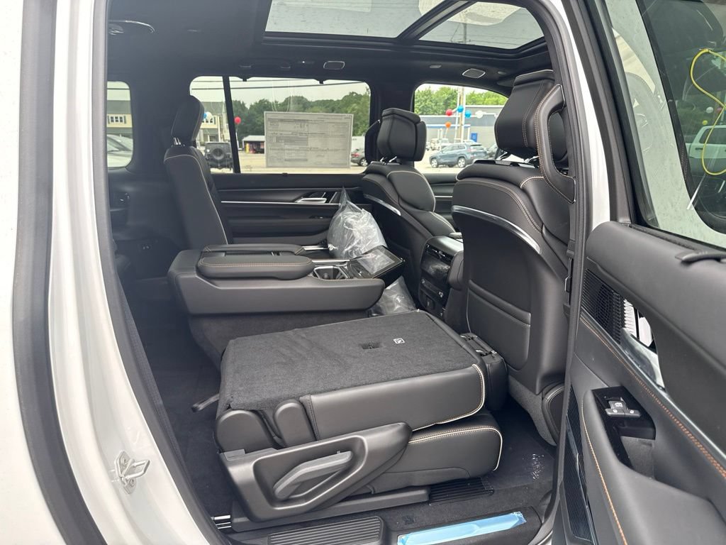 New 2026 Jeep Grand Wagoneer L Summit AWD/4WD image 30