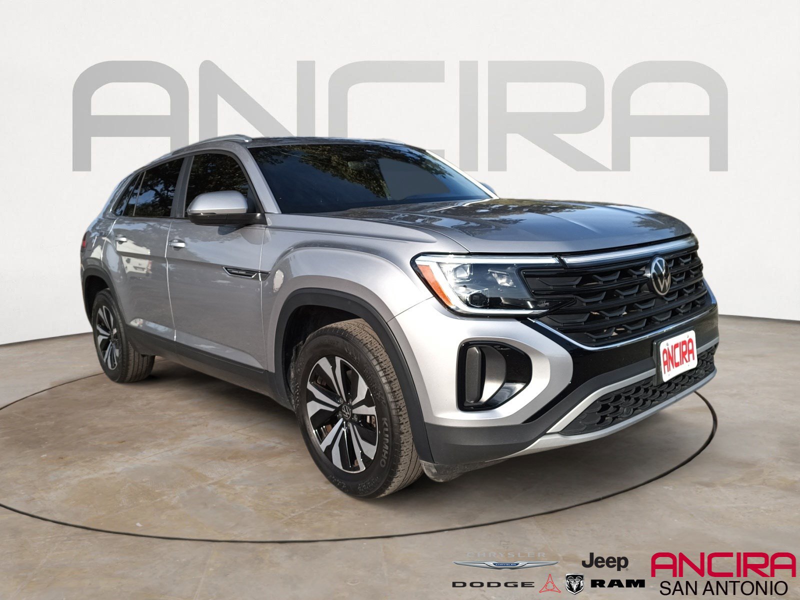 Used 2024 Volkswagen Atlas Cross Sport SE image 1