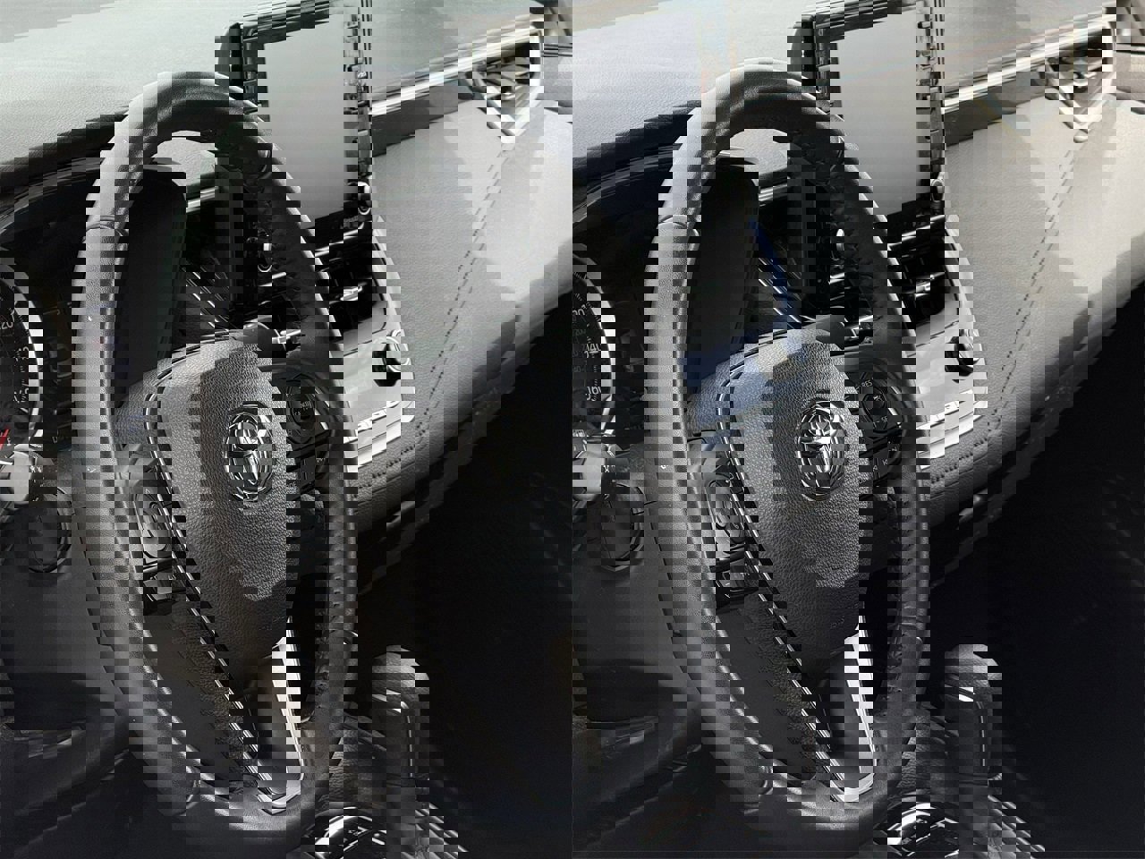 Used 2022 Toyota Corolla SE image 12