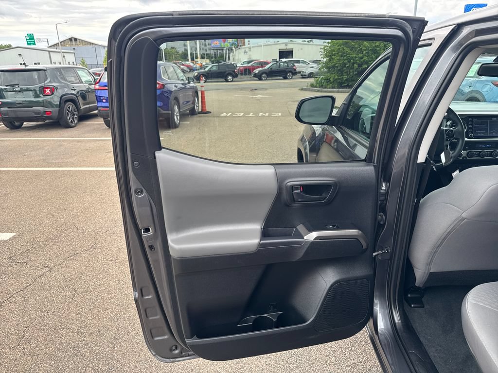 Used 2023 Toyota Tacoma SR5 AWD/4WD image 38