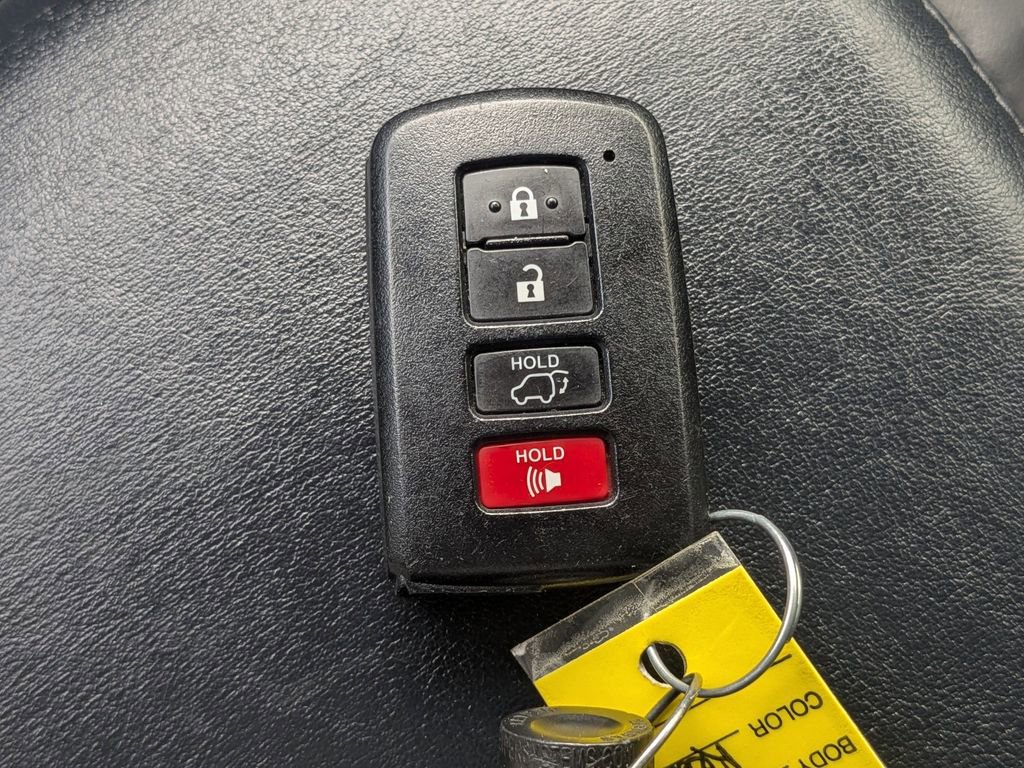 Used 2018 Toyota RAV4 SE w/ Power Extra Value Package image 33