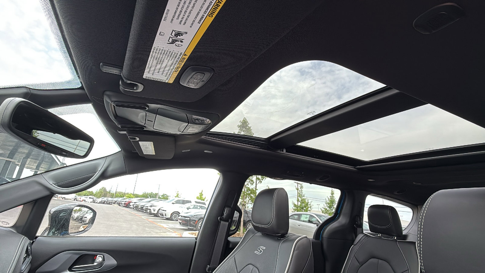 New 2026 Chrysler Pacifica Limited FWD image 12