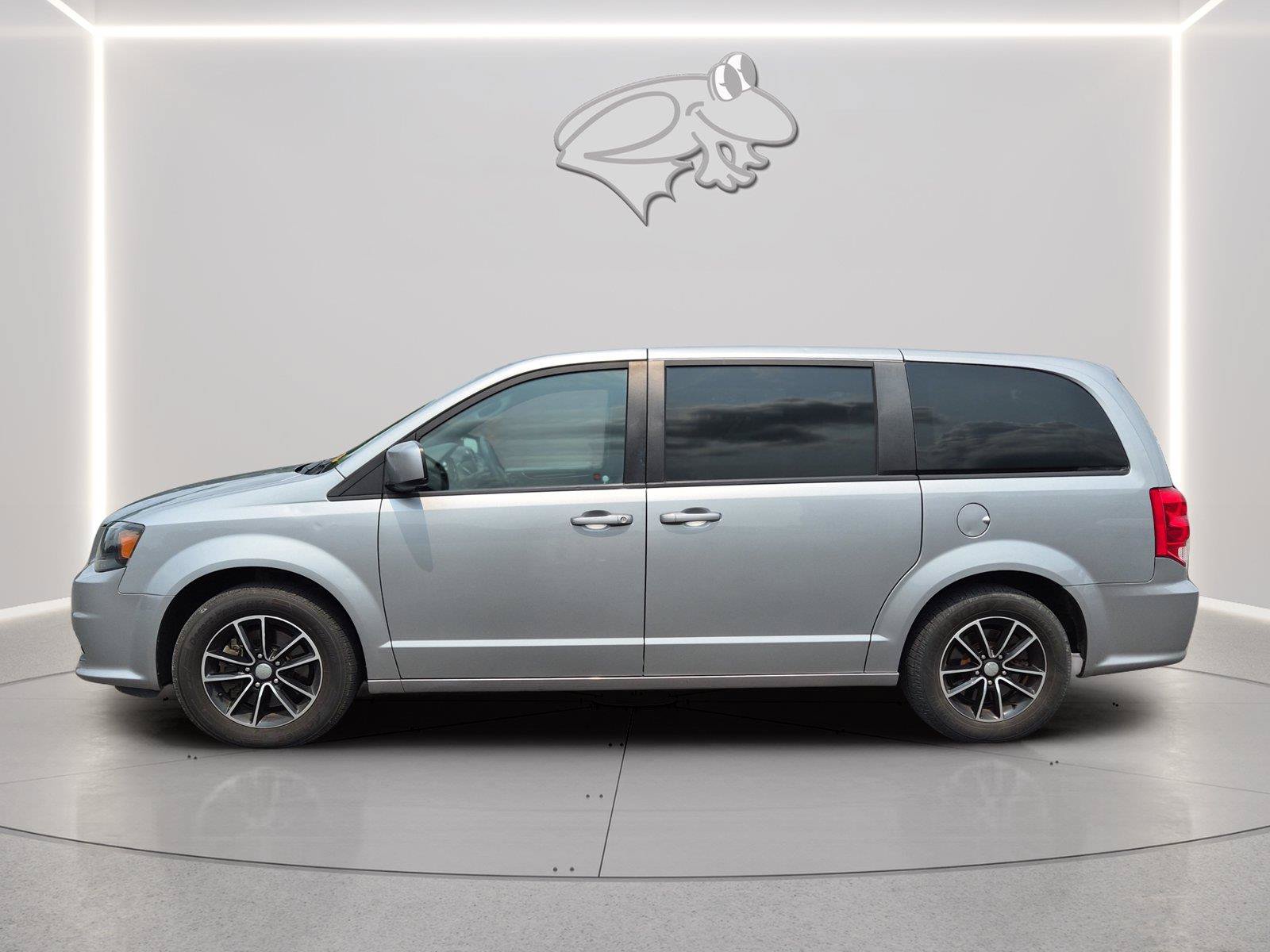 Used 2019 Dodge Grand Caravan SXT w/ Blacktop Package FWD image 8