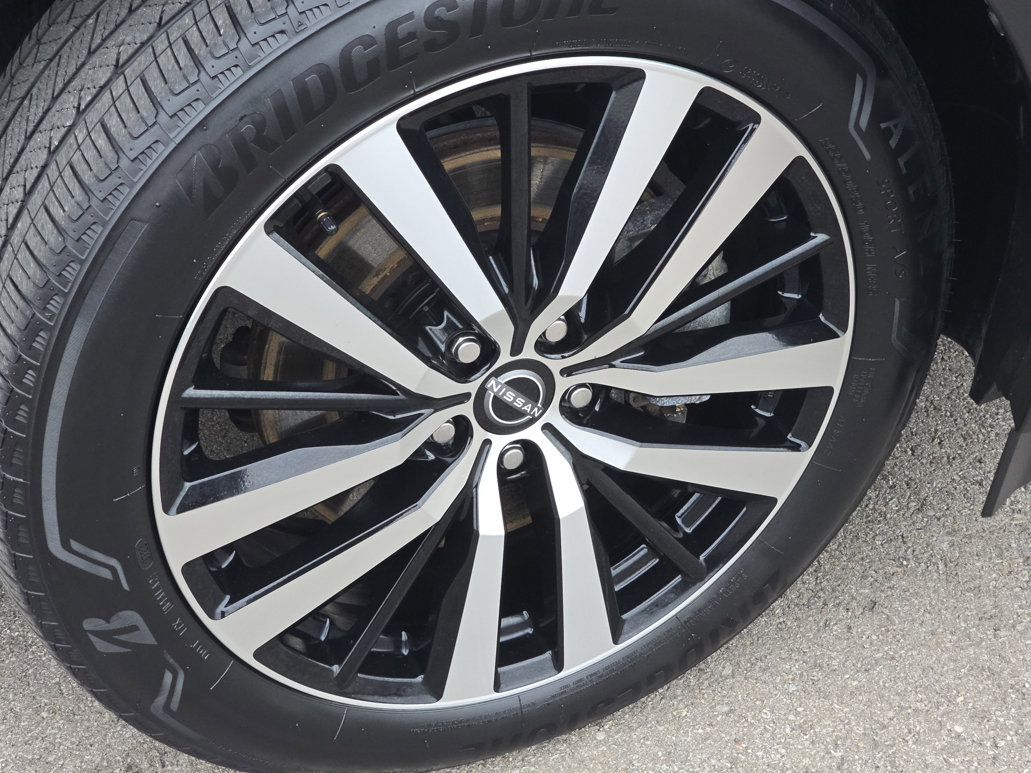 Used 2024 Nissan Pathfinder Platinum image 14