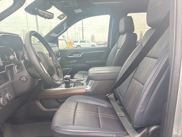 Used 2025 Chevrolet Silverado 1500 High Country w/ Technology Package image 9