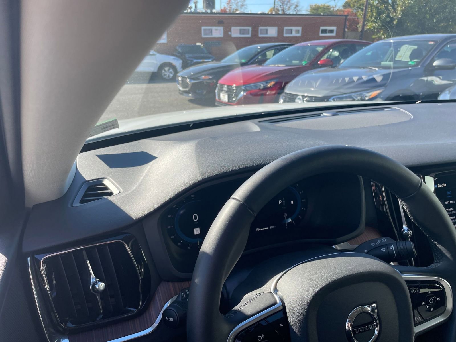 Used 2025 Volvo V60 B5 Cross Country Plus image 35