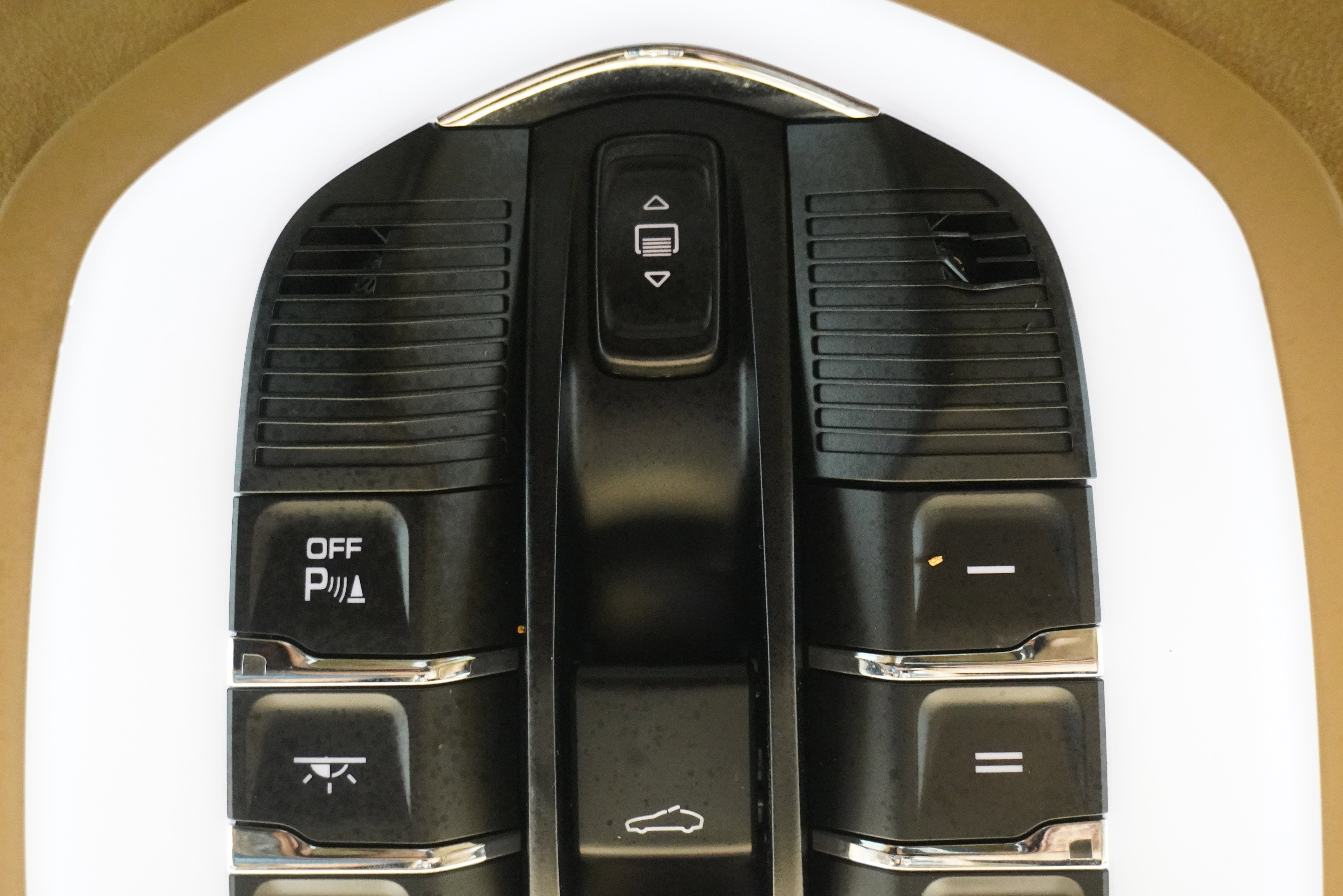 Used 2015 Porsche Macan Turbo image 22