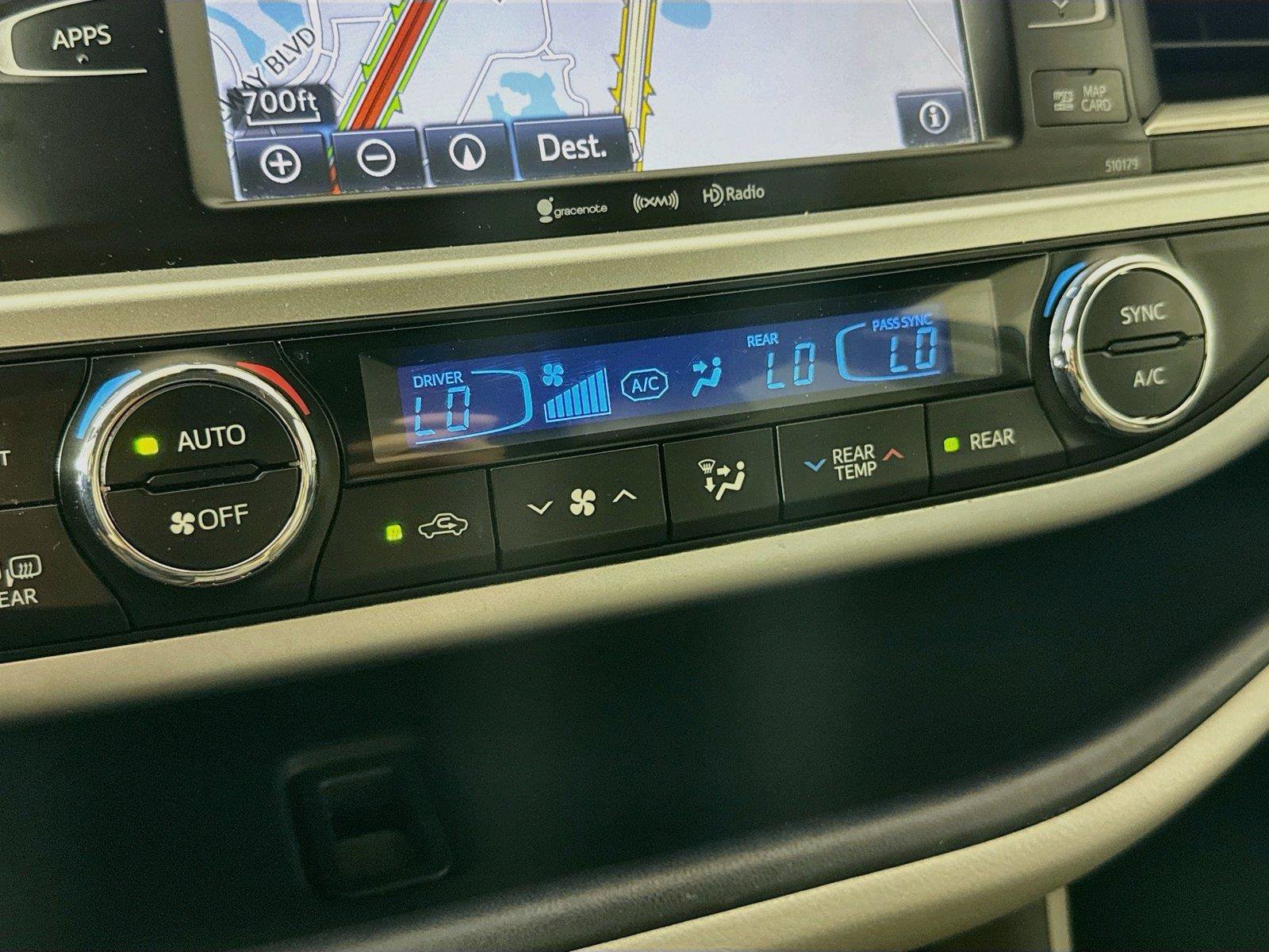 Used 2017 Toyota Highlander XLE AWD/4WD image 21