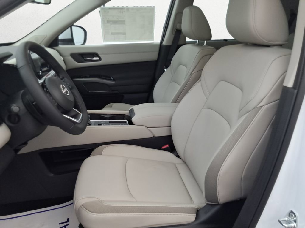 New 2025 Nissan Pathfinder SL image 12