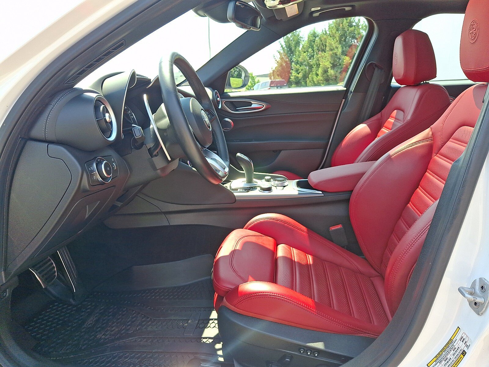 Used 2022 Alfa Romeo Giulia Veloce AWD/4WD image 30