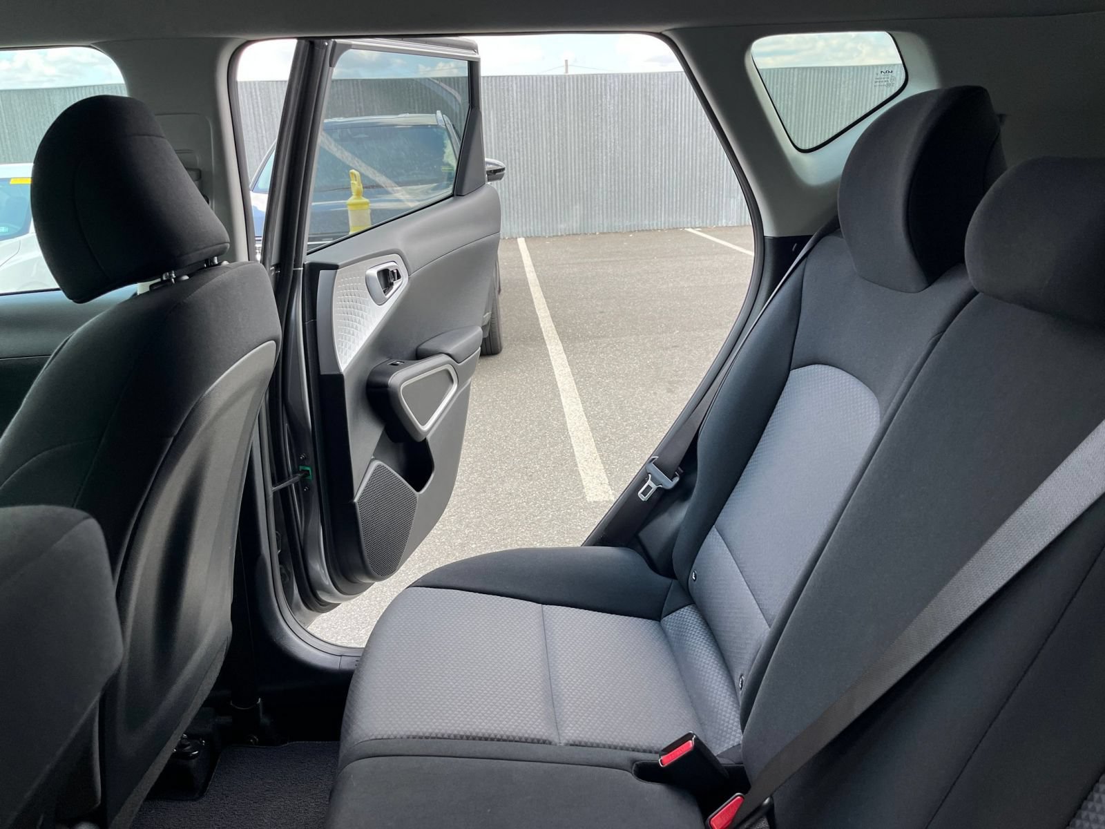 Used 2025 Kia Soul LX w/ LX Technology Package FWD image 36