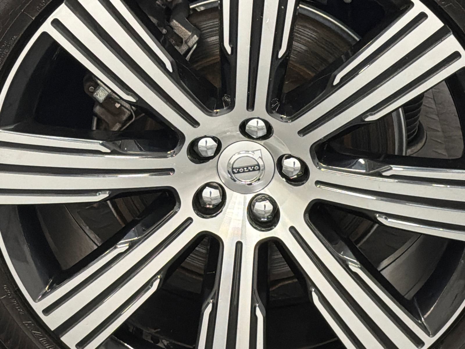 Used 2024 Volvo XC90 T8 Ultimate w/ Lounge Package image 5