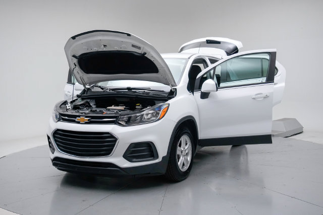 Used 2020 Chevrolet Trax LS w/ Tint and Cruise Package FWD image 17