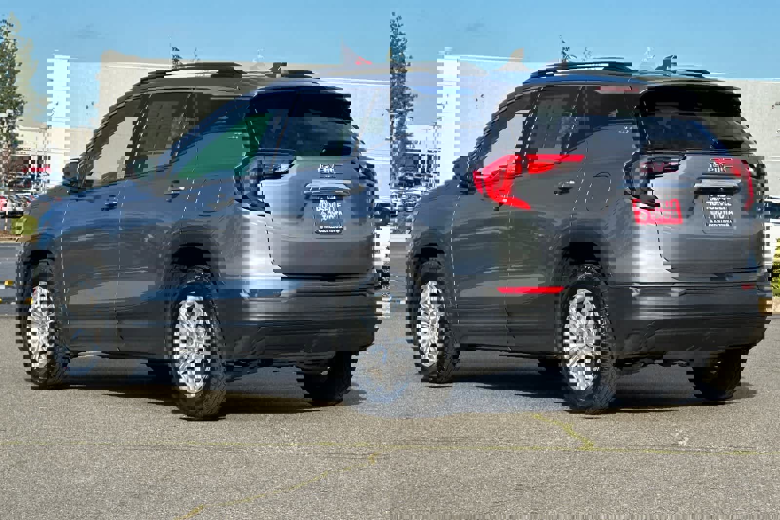 Used 2020 GMC Terrain SLE w/ Driver Convenience Package image 7