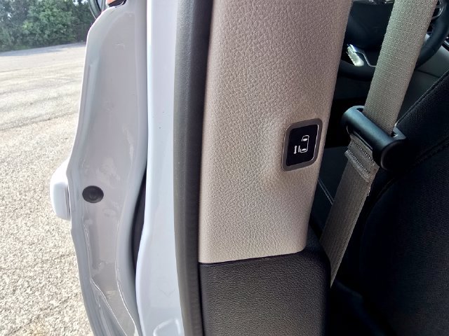 Used 2024 Chrysler Voyager LX FWD image 16