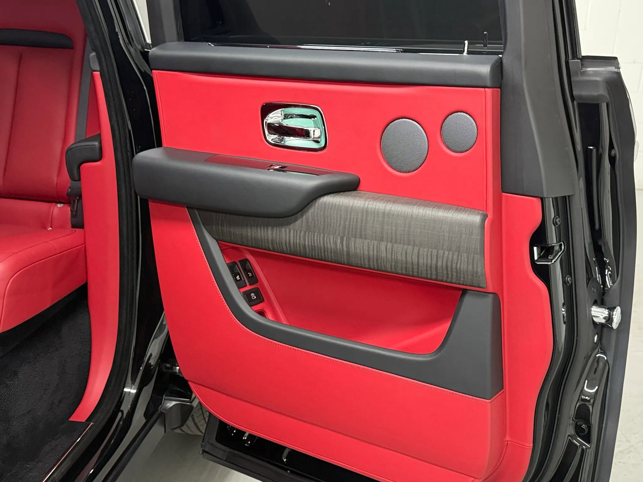 Used 2024 Rolls-Royce Cullinan image 13