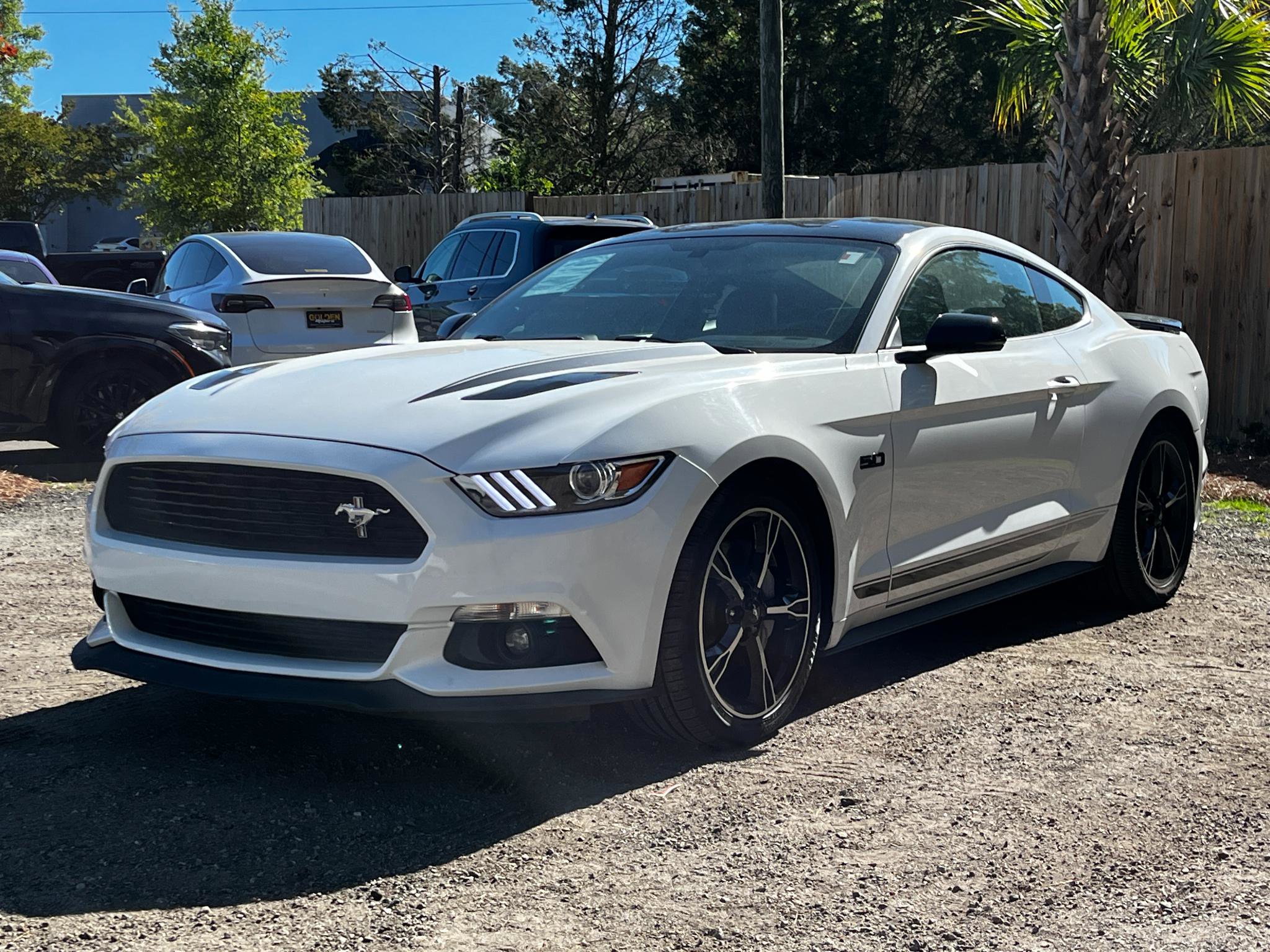 Used 2017 Ford Mustang GT Premium RWD image 4