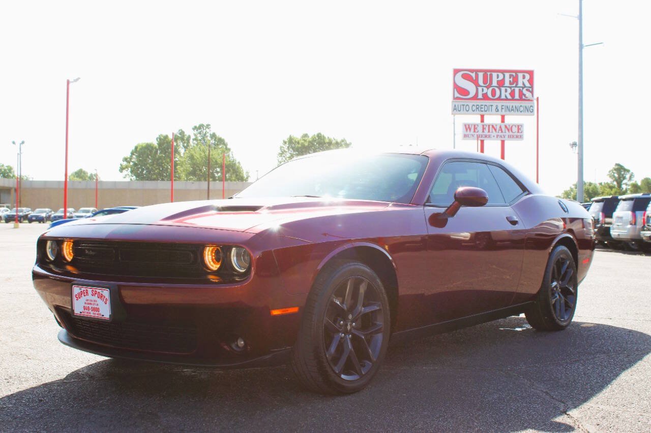 Used 2019 Dodge Challenger SXT w/ Blacktop Package RWD image 7