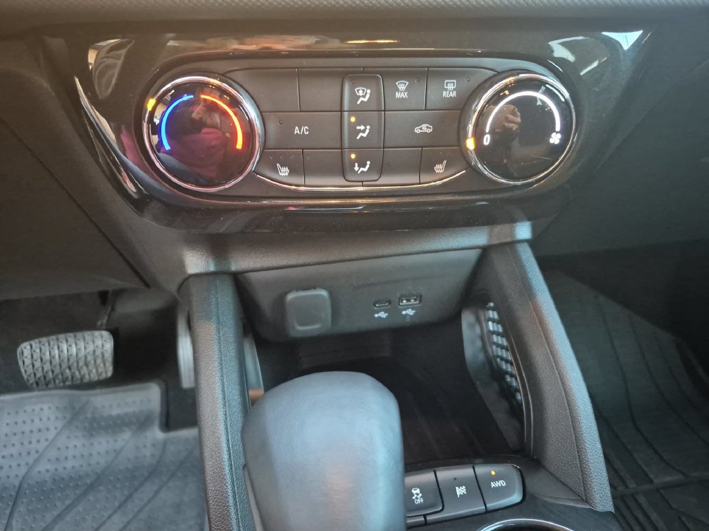 Used 2024 Chevrolet TrailBlazer LT w/ LT Cold Weather Package AWD/4WD image 25