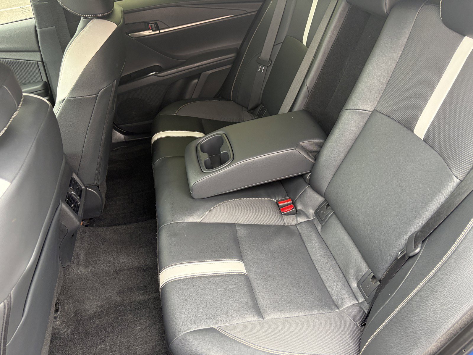 Used 2025 Toyota Camry SE w/ Convenience Package AWD/4WD image 9