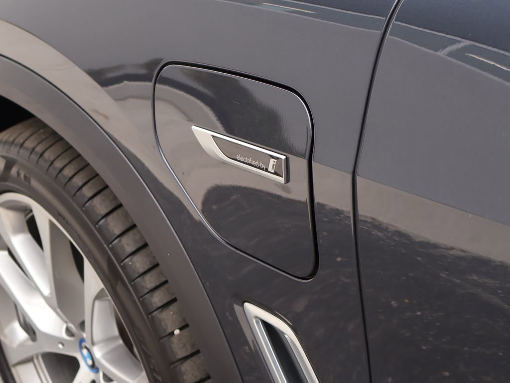 Used 2022 BMW X5 xDrive45e w/ Luxury Seating Package image 19