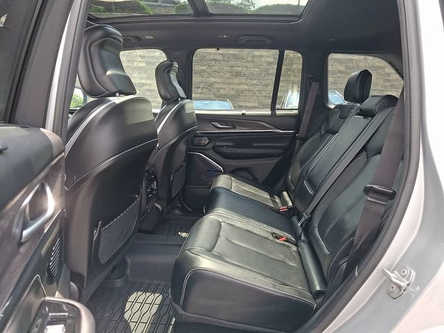 Used 2022 Jeep Grand Cherokee Overland w/ Adv Protech Group III AWD/4WD image 10