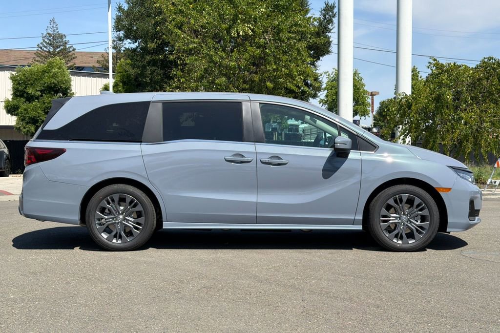 New 2026 Honda Odyssey Touring image 3