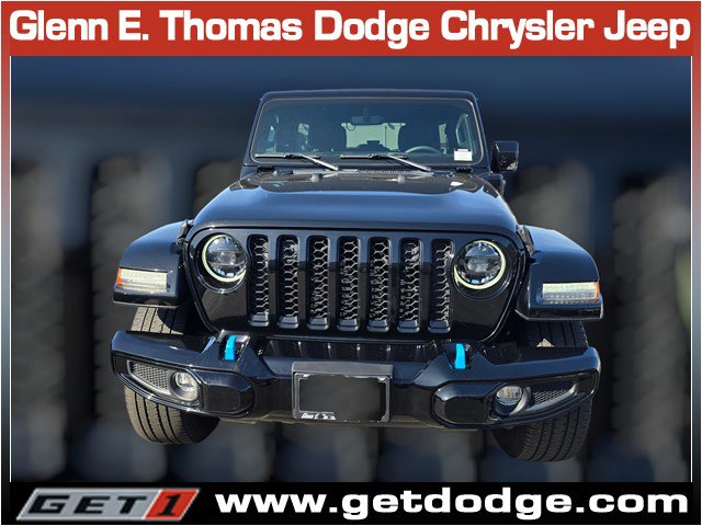 Used 2023 Jeep Wrangler Sahara image 2