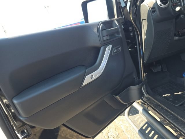 Used 2016 Jeep Wrangler Unlimited Sahara w/ Dual Top Group AWD/4WD image 11