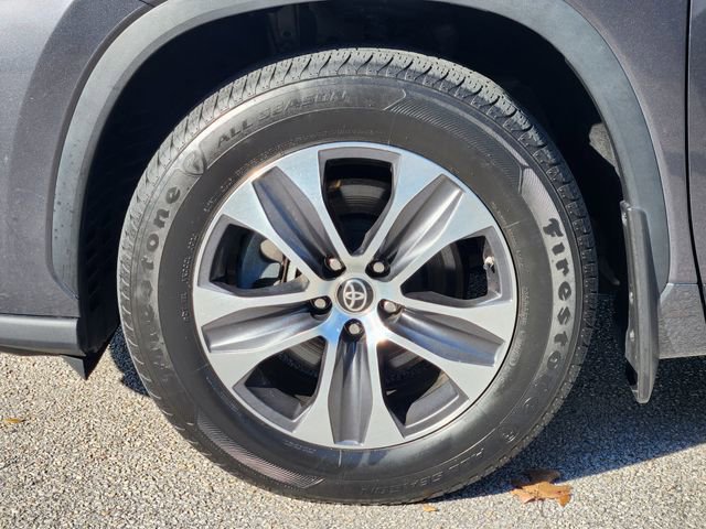 Used 2022 Toyota Highlander XLE AWD/4WD image 8