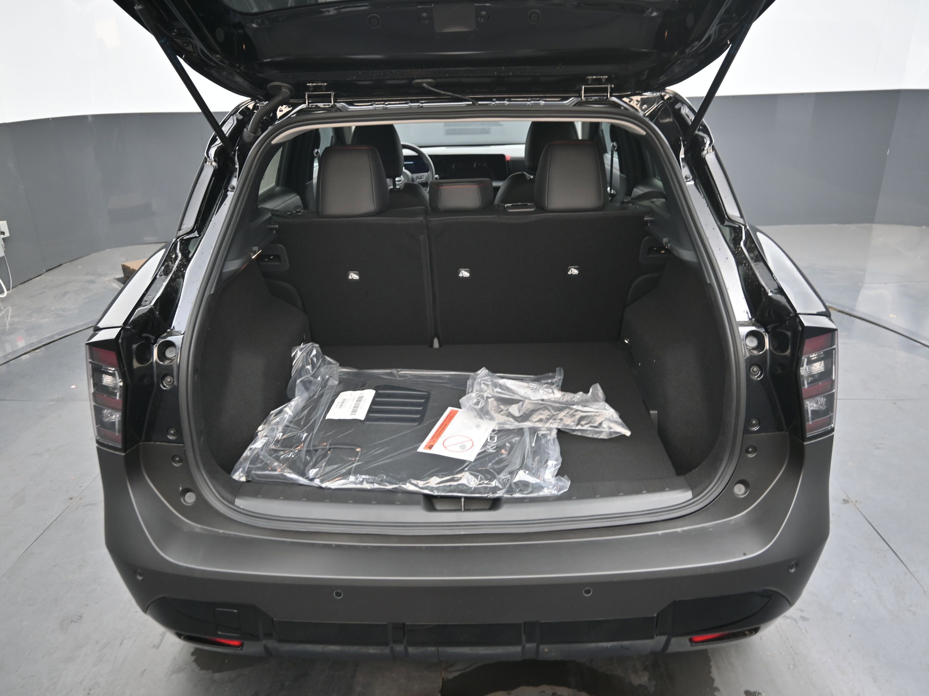 New 2026 Nissan Kicks SR image 9