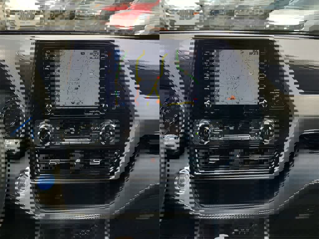 Used 2020 Toyota Highlander XLE image 18