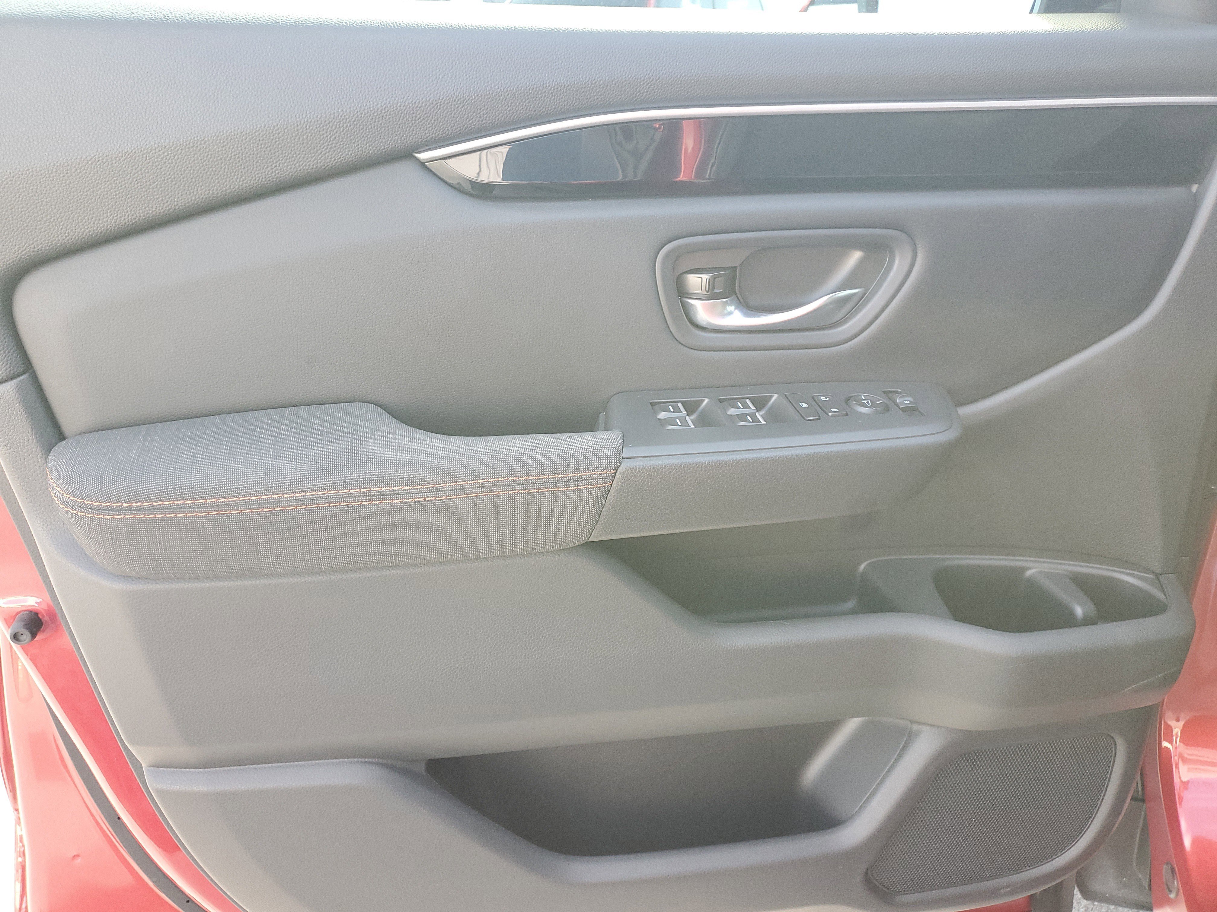 Used 2023 Honda Pilot Sport image 25