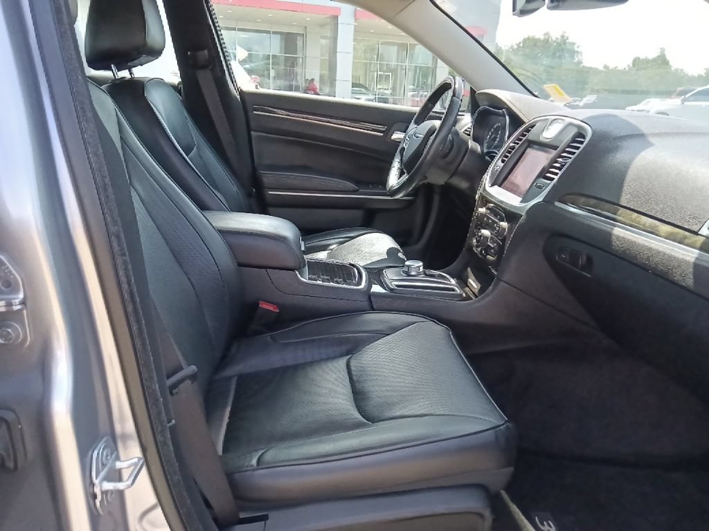 Used 2017 Chrysler 300 C w/ Safetytec Plus Group RWD image 34